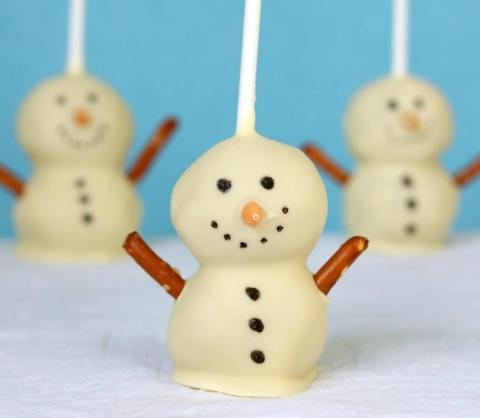 snowman cake pops